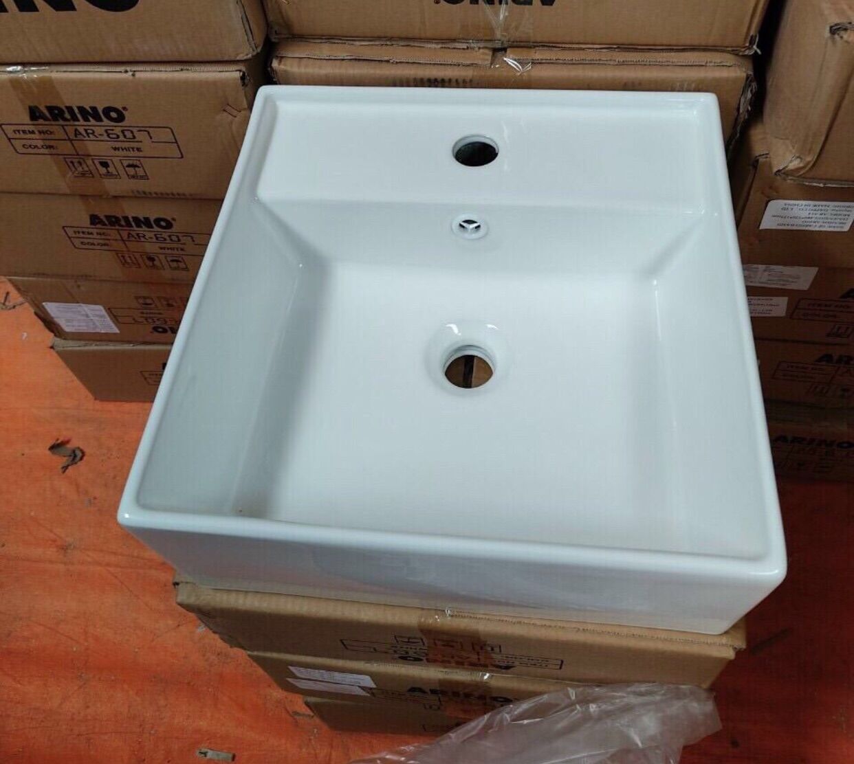 Lavabo TREO TƯỜNG hình vuông ( có bát treo, k kèm vòi , xả)