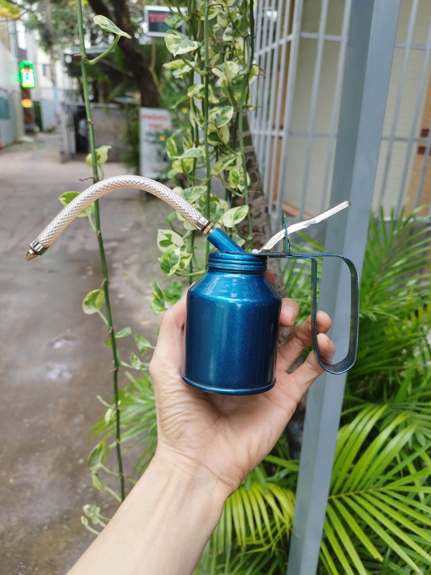 bình châm nhớt sắt