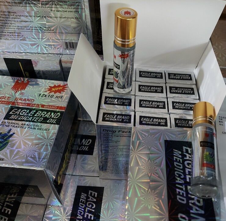 Dầu gió Singapore con ó dạng lăn 12ml của Mỹ