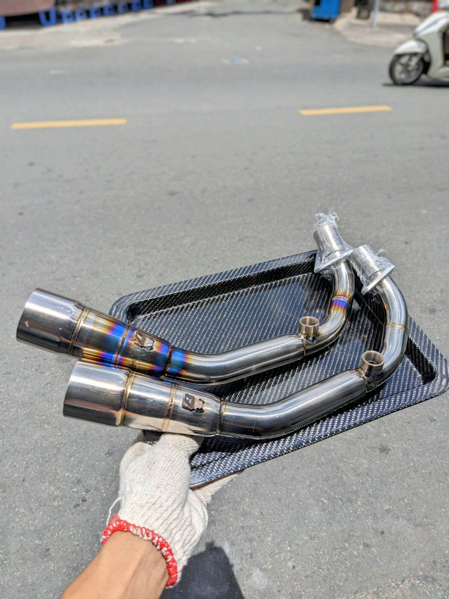 Cổ titan vespa sprint cho pô akrapovic, hex, pr2...
