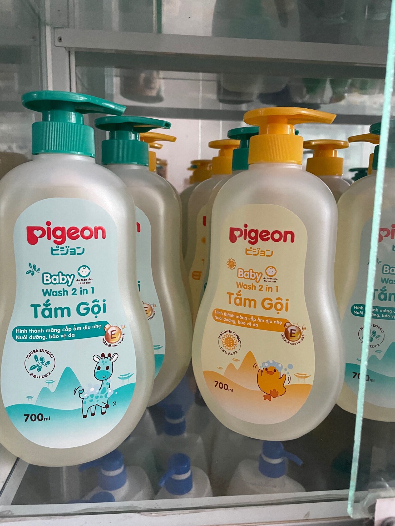 Tắm gội 2.1 Pigeon Tắm Gội Pigeon Sữa Tắm Gội Toàn Thân Trẻ Em An Toàn Cho Bé Chai Vòi 700 ml Mẫu Mới