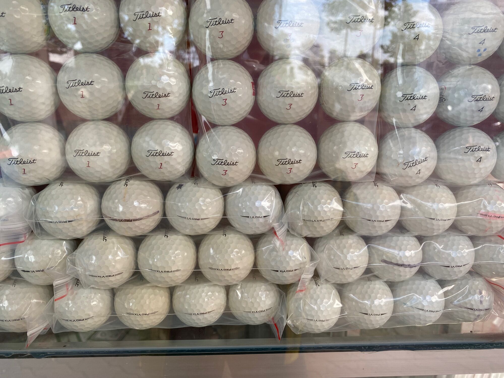 Bóng golf Titleist pro v1/prov1x/avx chính hãng (3 túi 36 quả )