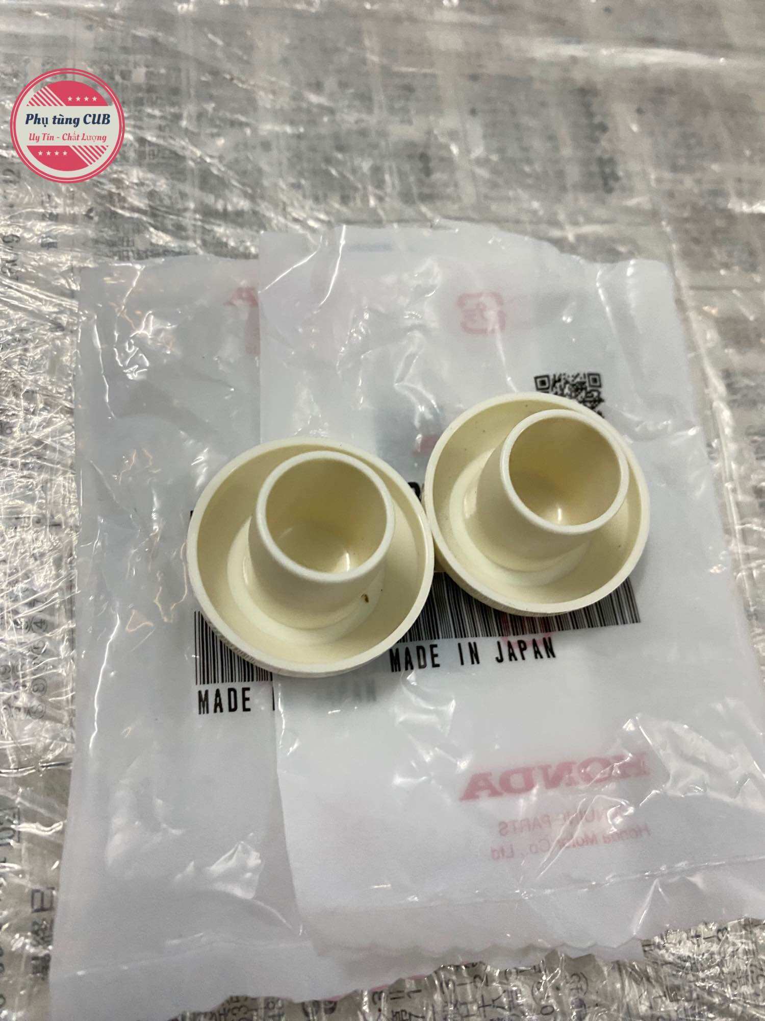 Nút chụp phuộc trước xe cub hàng zin mới ( giá 1 cặp )