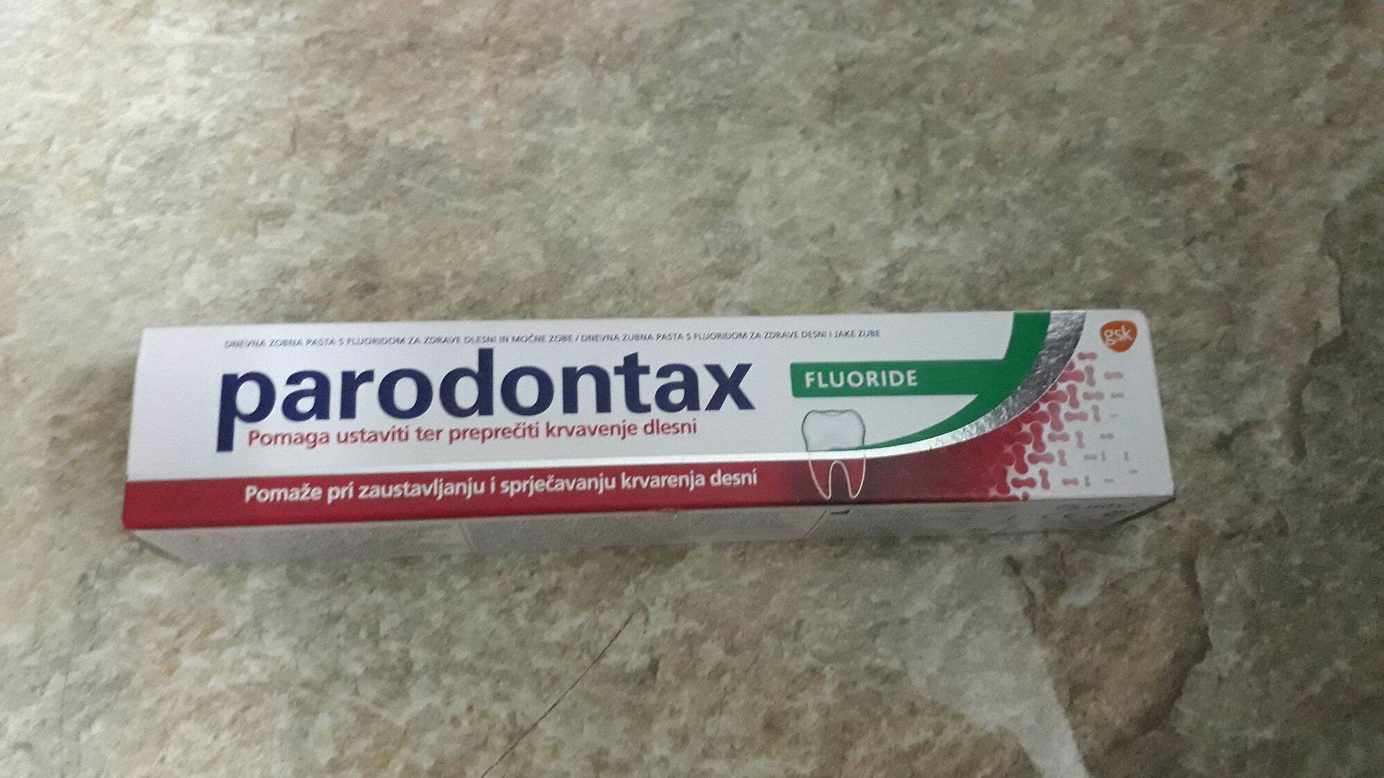 Kem đánh răng parodontax fluoride