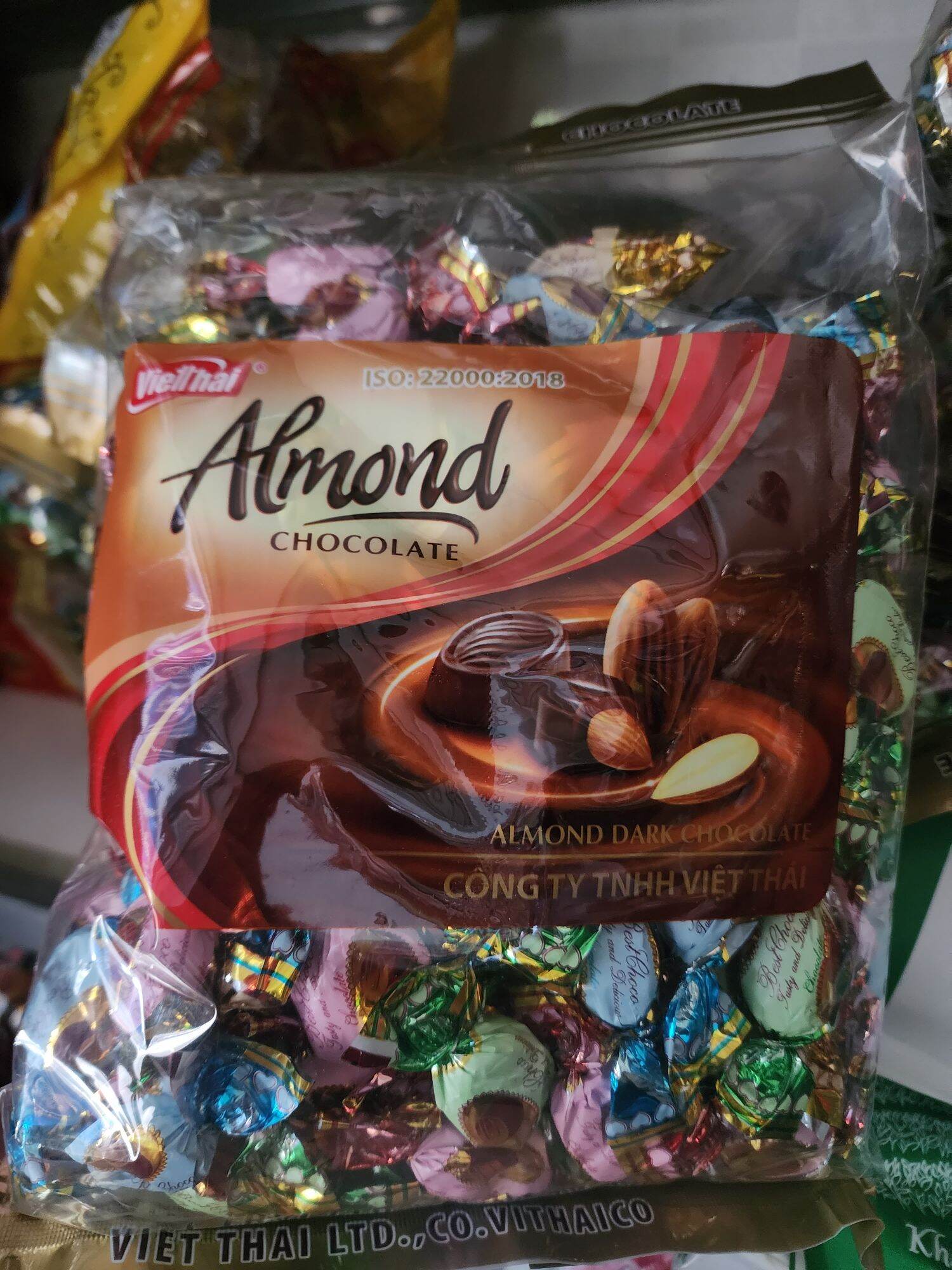 Socola hạt dẻ VIỆT THÁI  nguên hạt bên trong