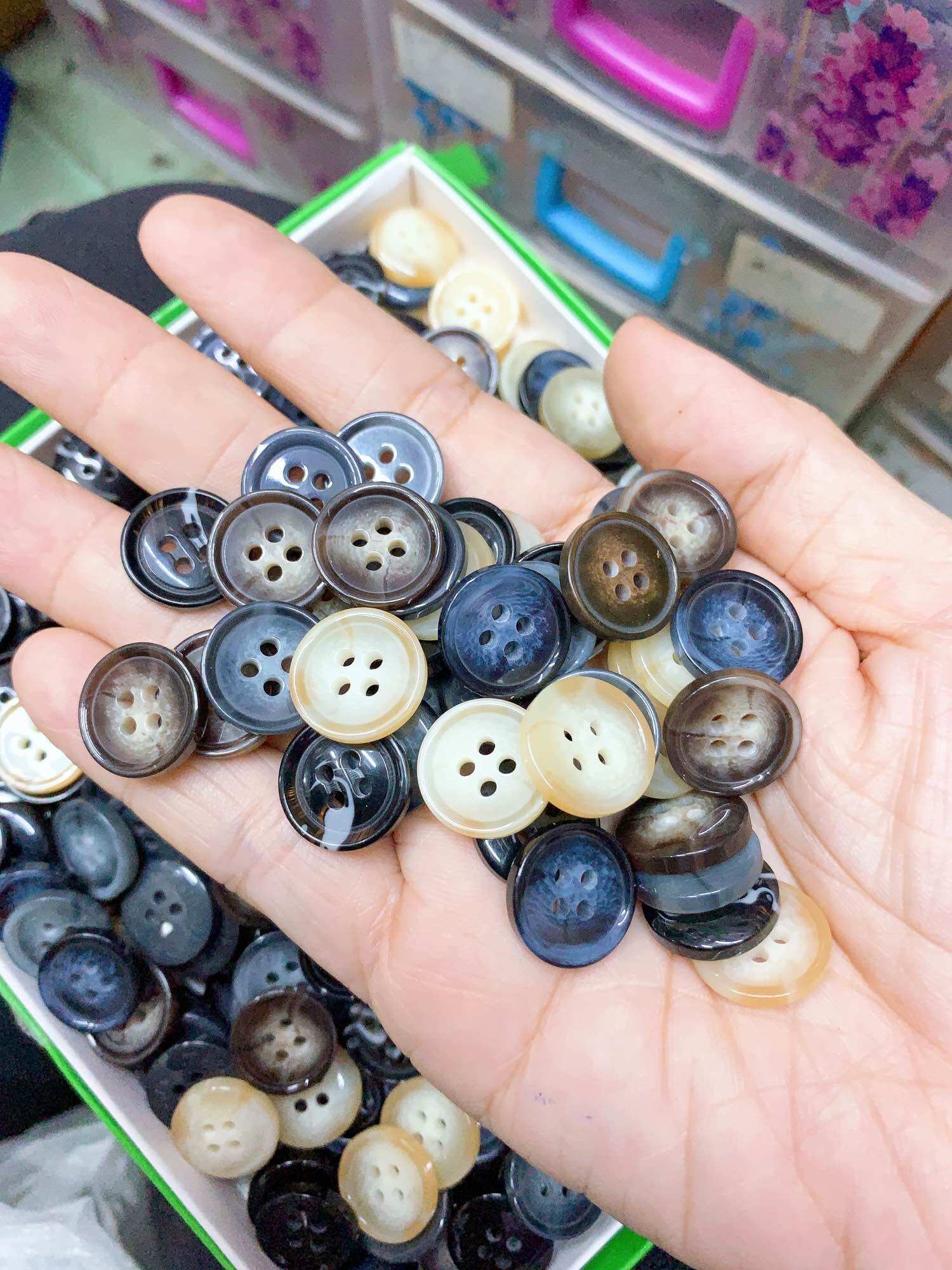 Nút quần tây vân thủy 15mm.