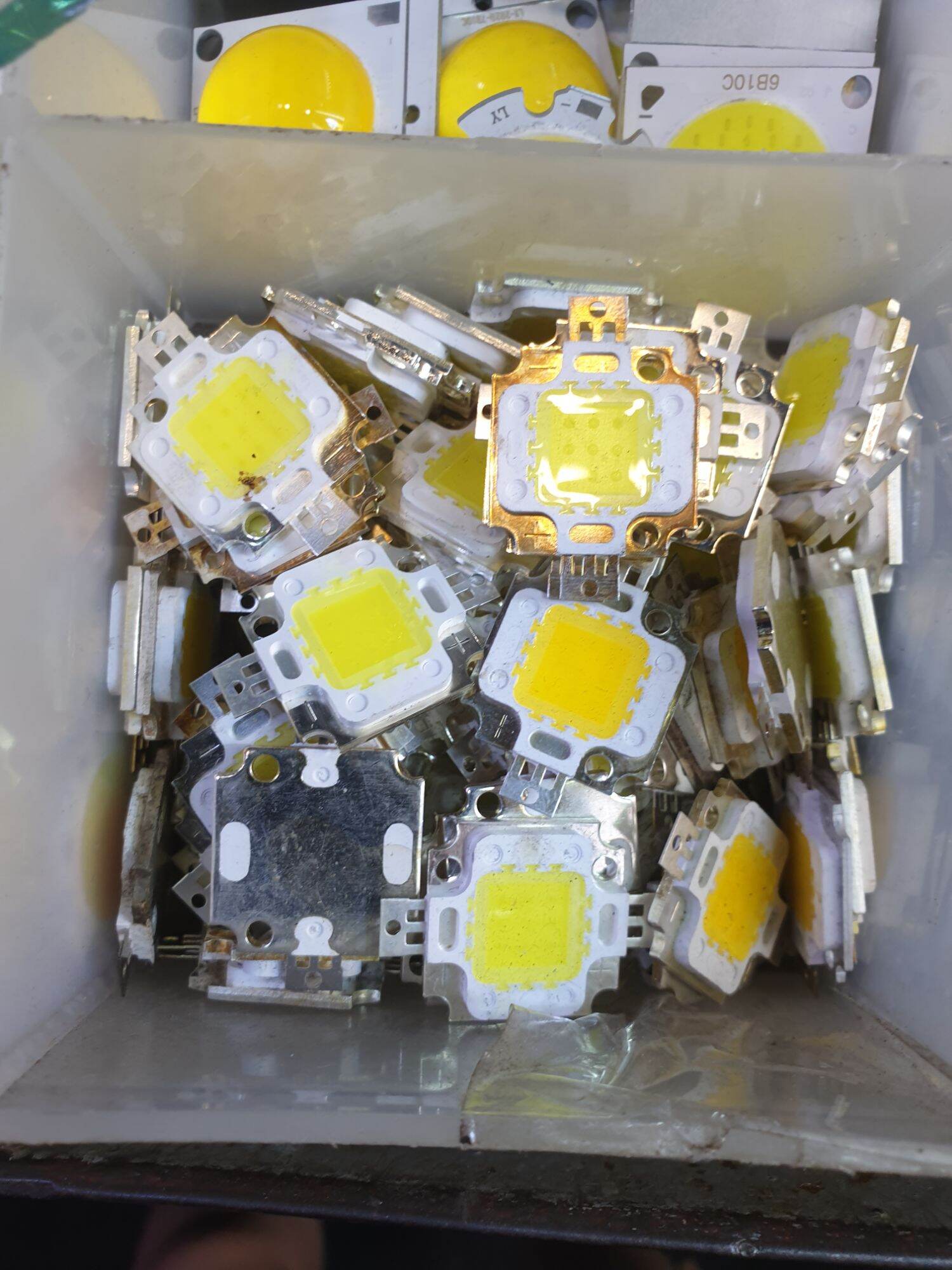 Chip Led 10w-12v giá 2 chiec