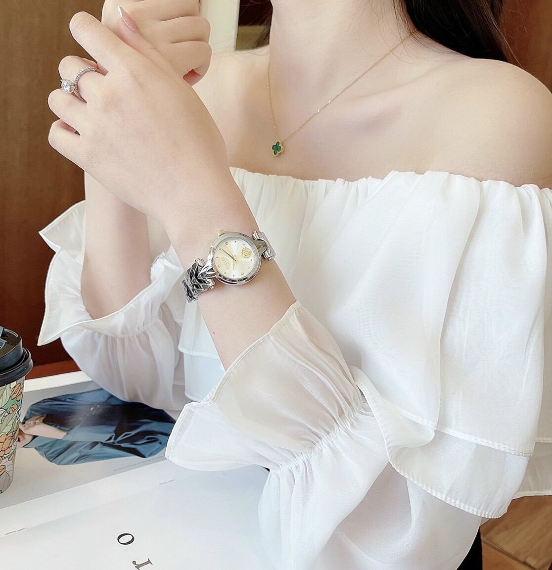 Đồng hồ nữ Versus, size 30mm