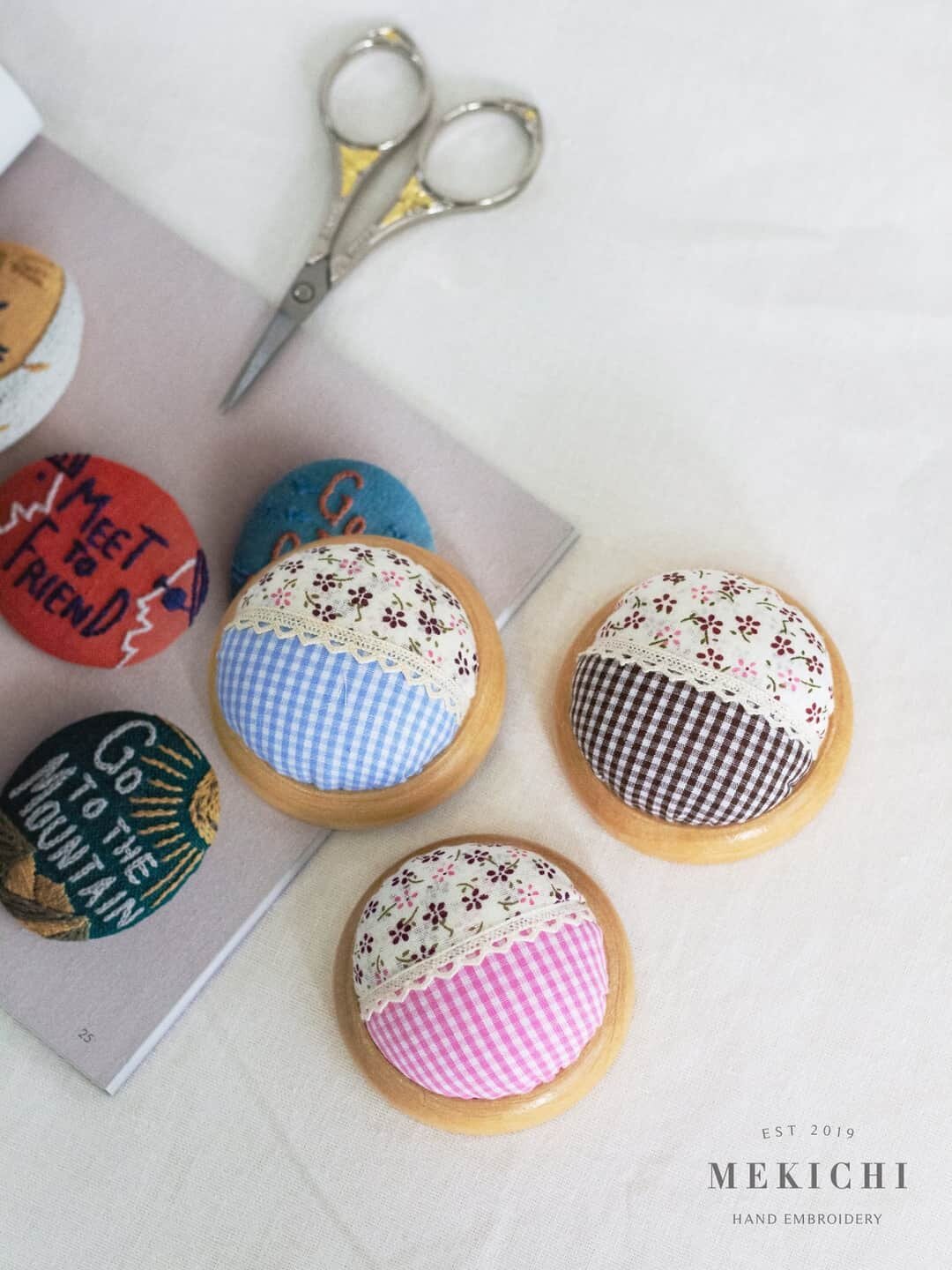 Gối cắm kim đế gỗ