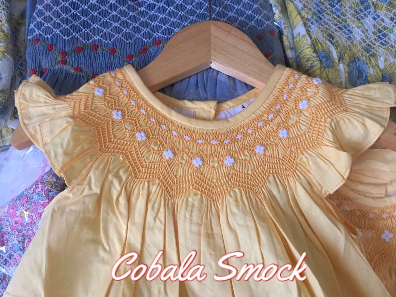 ĐẦM SMOCK CÚC VÀNG CỔ CÁNH TIÊN.