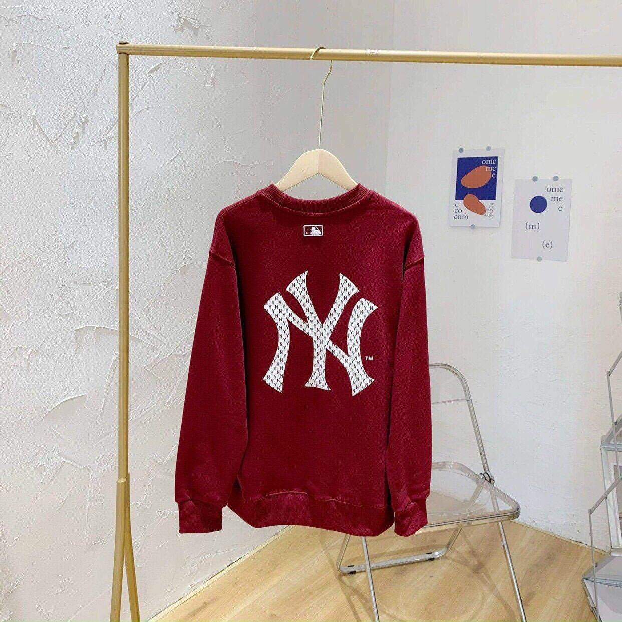 Áo sweater MLB màu đỏ đô siêu xinh