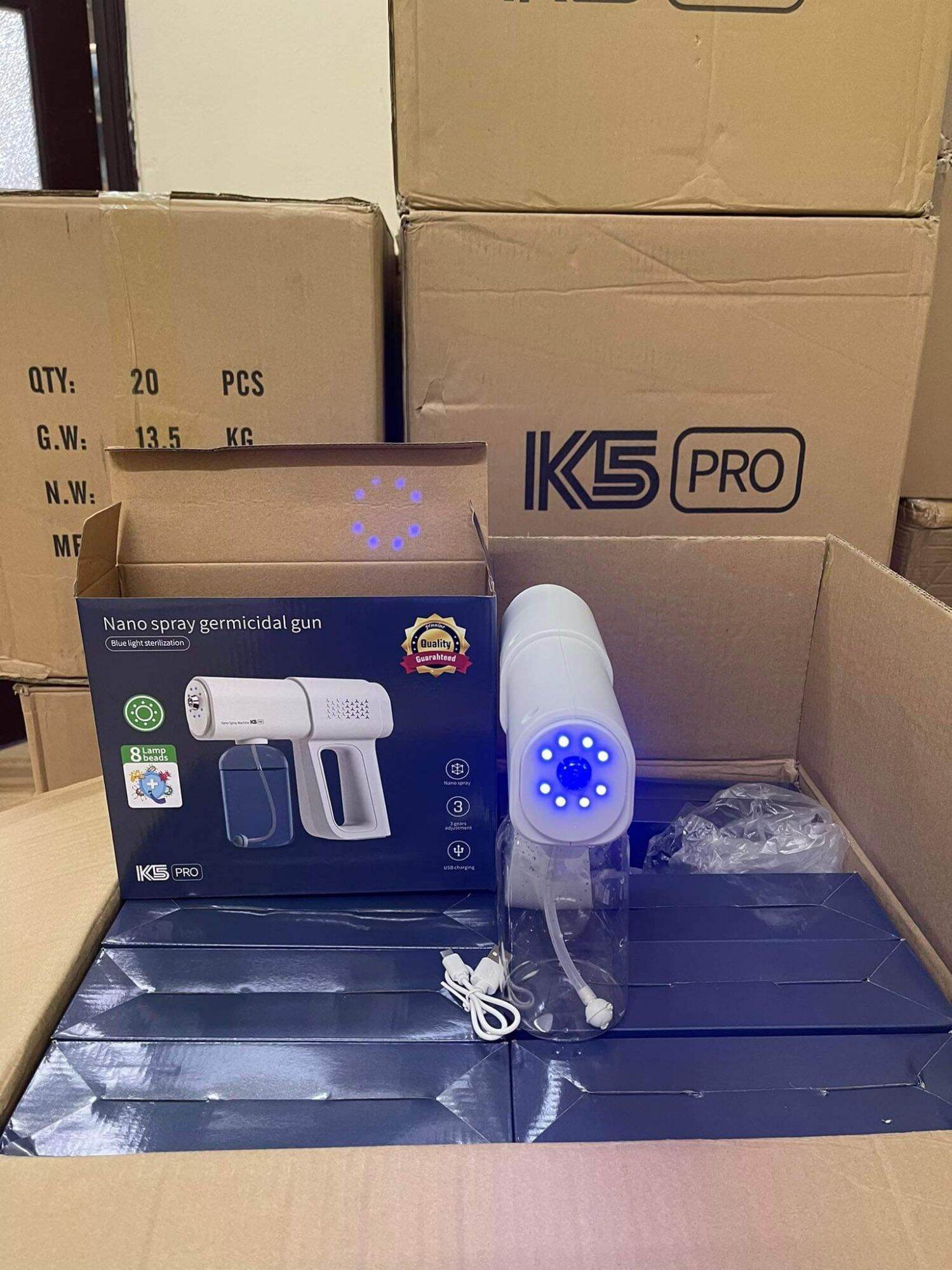 Máy phun khử trùng - khử khuẩn 𝐍𝐀𝐍𝐎 𝐊𝟓 mẫu mới 8 đèn led có nhìu nơi giá rẻ chỉ 6 đèn