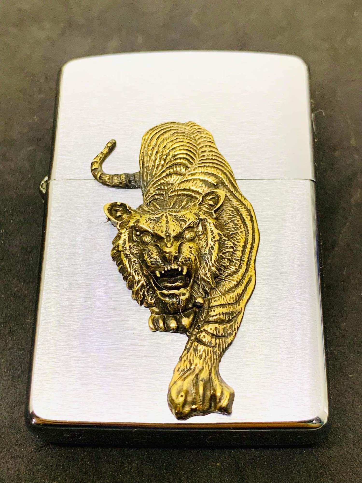 Eblem Cọp- Thuận Buồm Xuôi Gió Dán Zippo