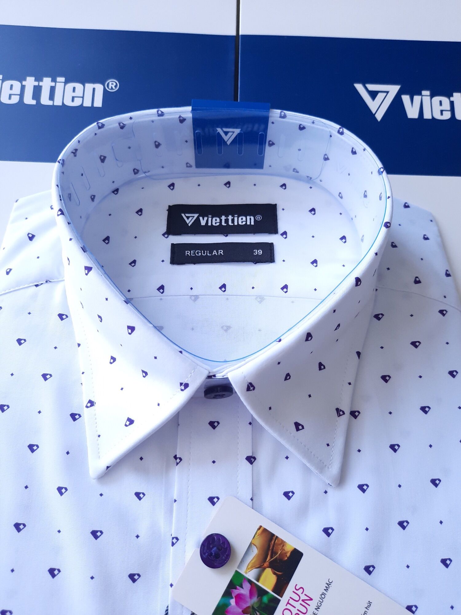 Áo sơ mi tay dài chấm bi việt tiến