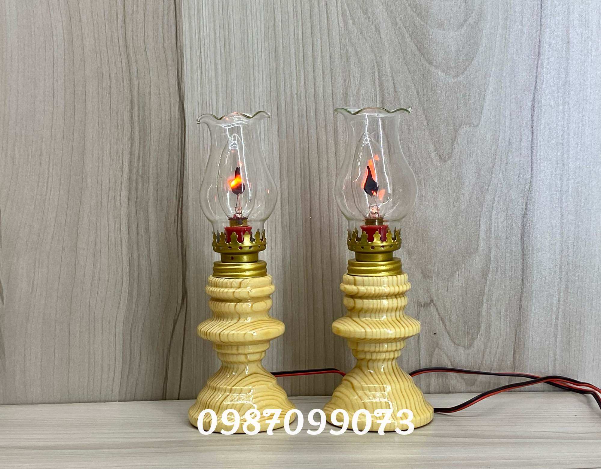 Cặp đèn thờ gỗ kiểu dáng đèn dầu điện 220V - cao 20cm