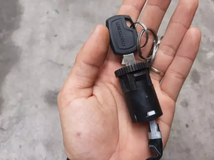 Ổ khoá xe máy điện lắp xe điện 133m, xmen