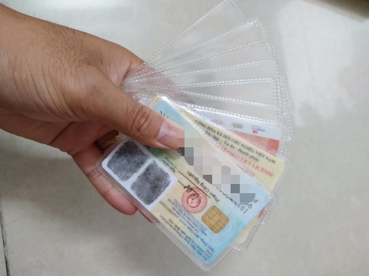 set 100 cái vỏ căn cước loại dày có răng ( nhựa trắng trong suốt)