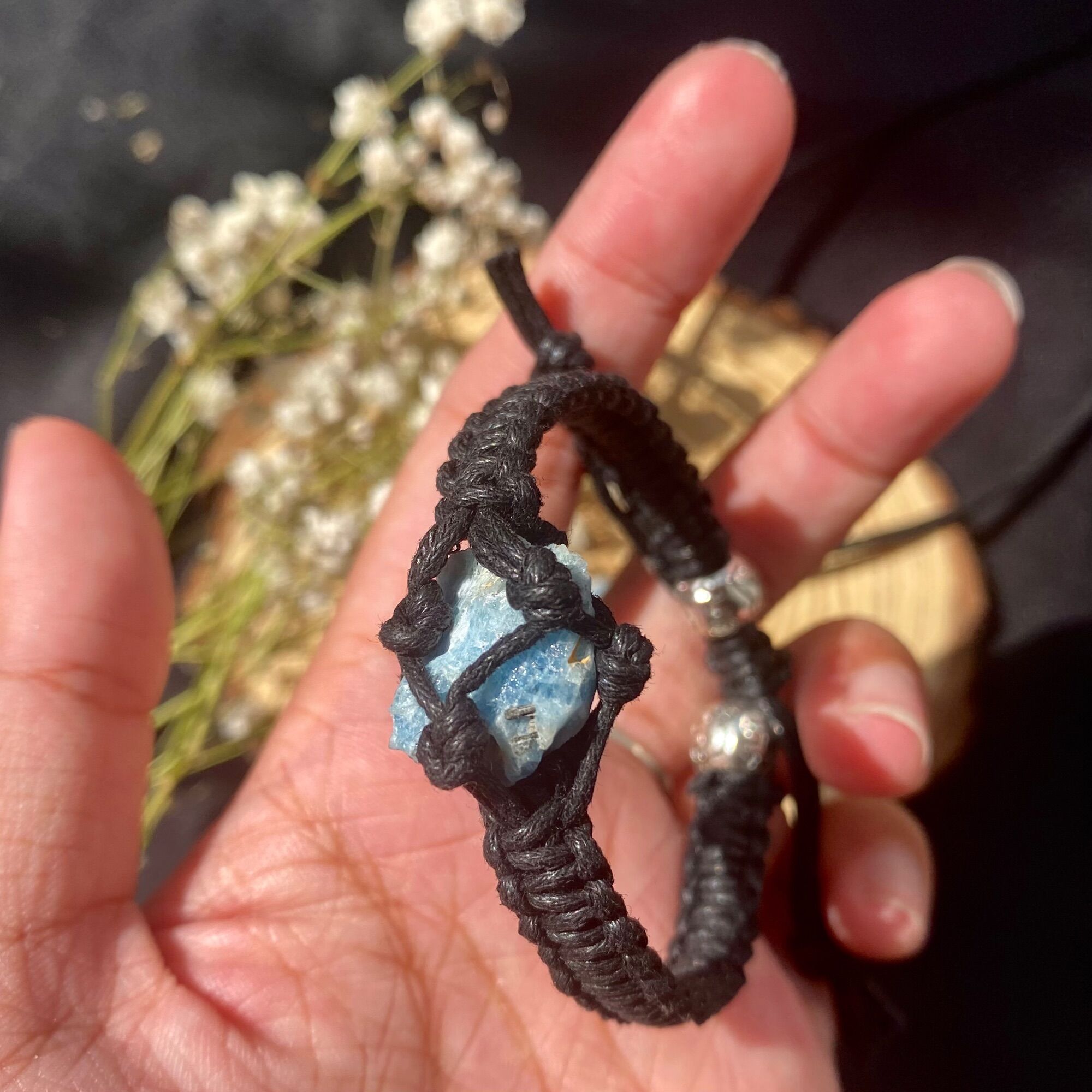 Vòng Tay Handmade Đá Aquamarine Macrame