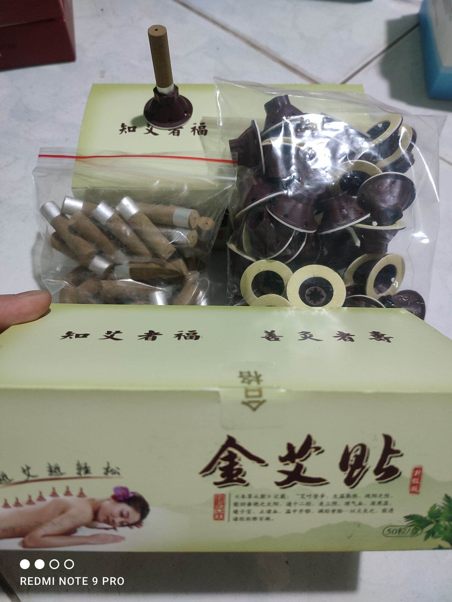 Ngải cứu chân đế dán 1 hộp 50 (cây + đế)