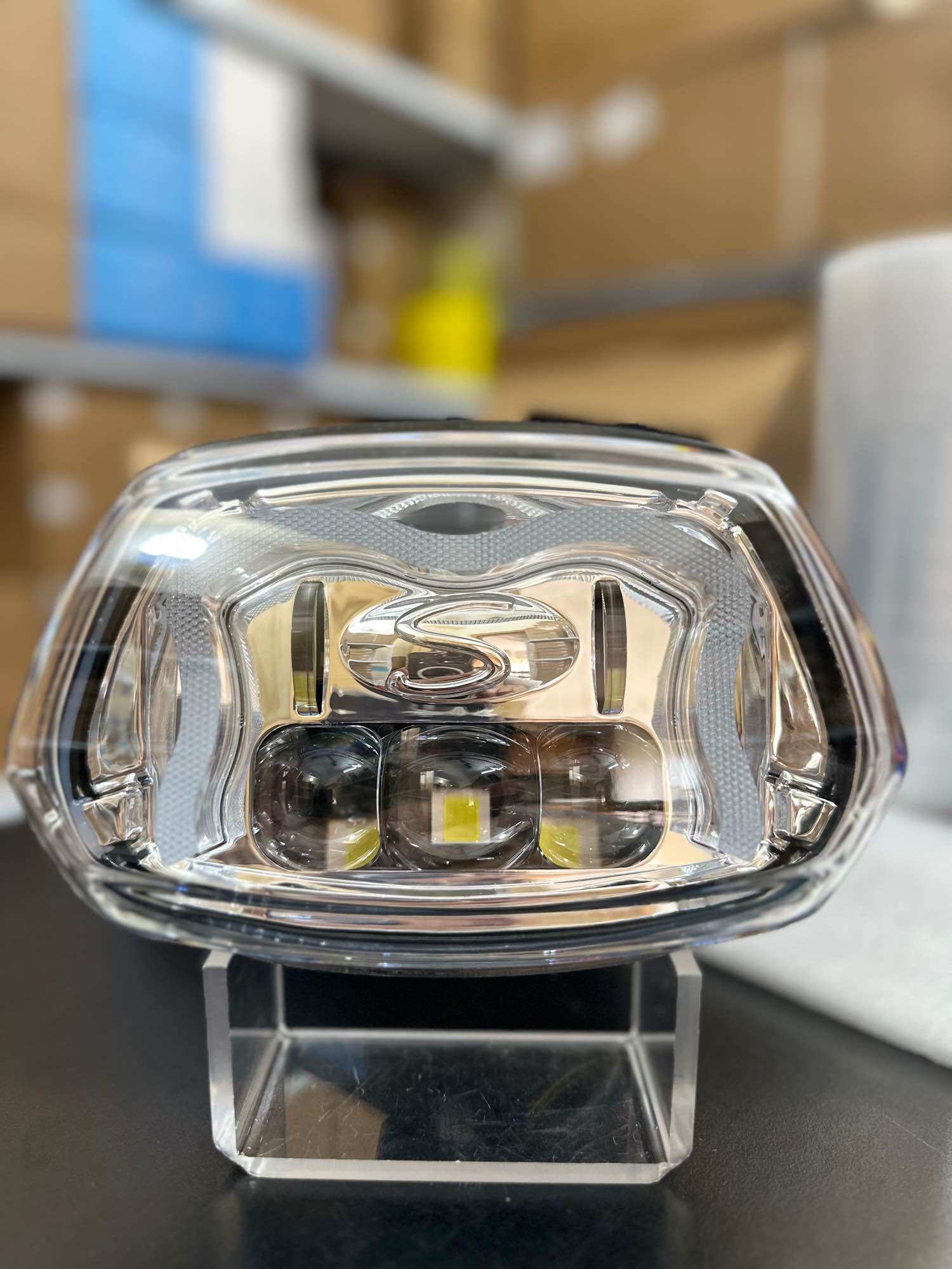 Đèn pha led chữ M cho vespa sprint