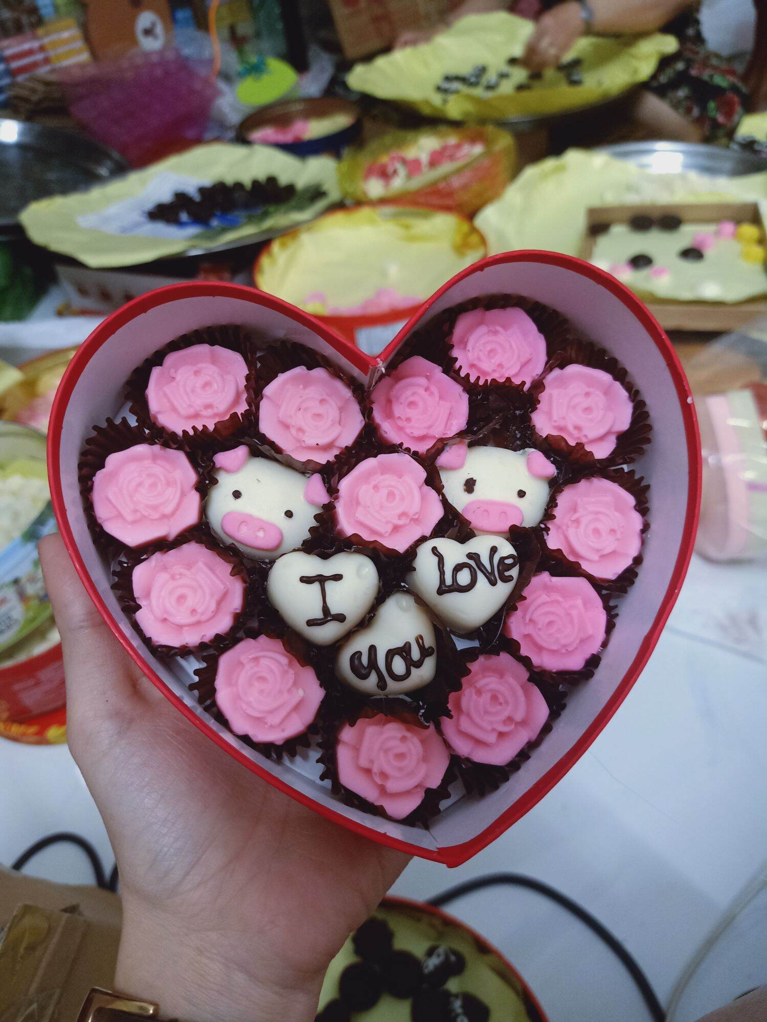 18 viên socola Valentine theo yêu cầu ( kèm thiệp nếu yêu cầu)