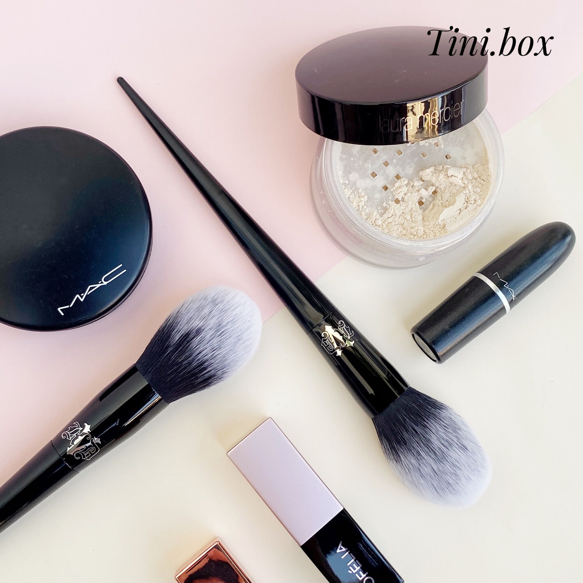 Cọ phủ phấn Kat Von D20