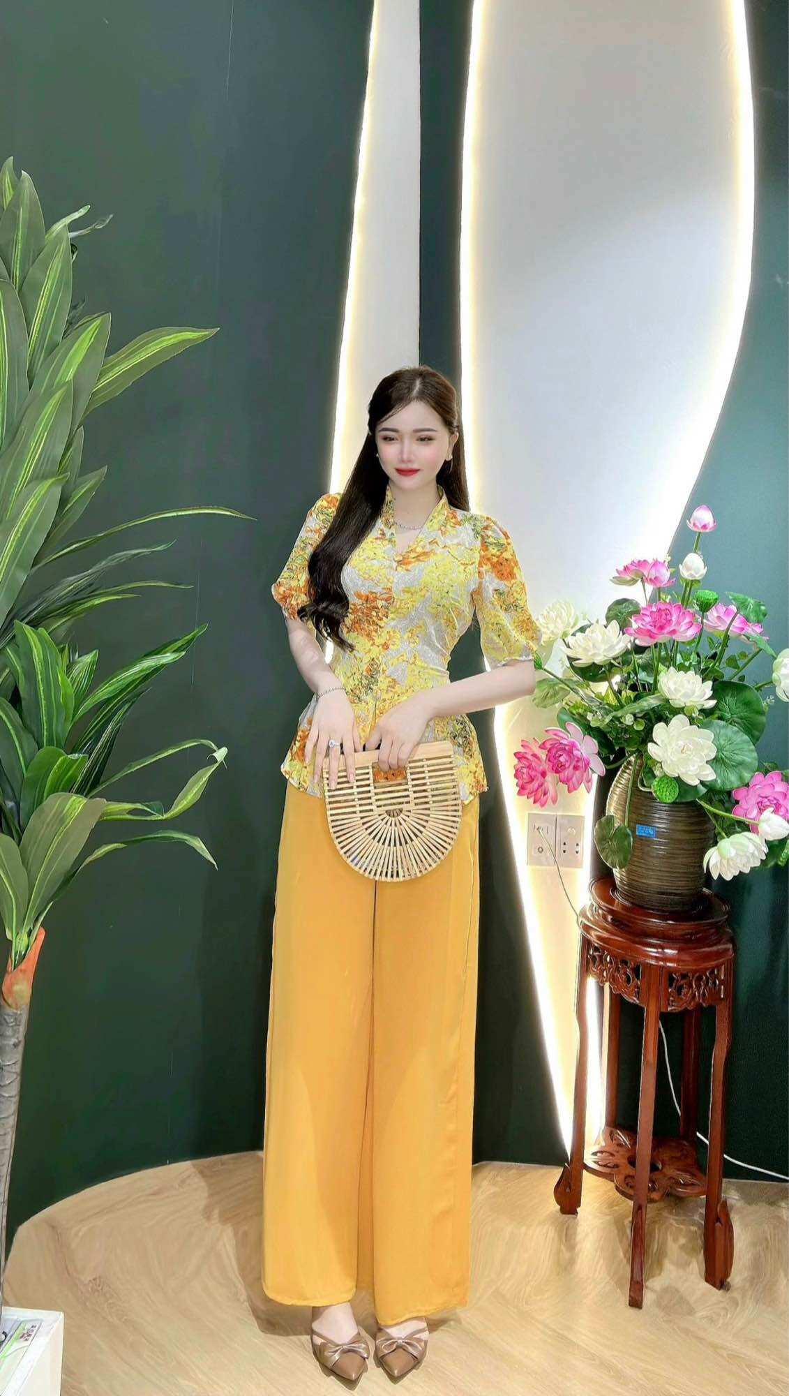 Bộ bà ba cổ tym nút bọc tay bí lụa mango