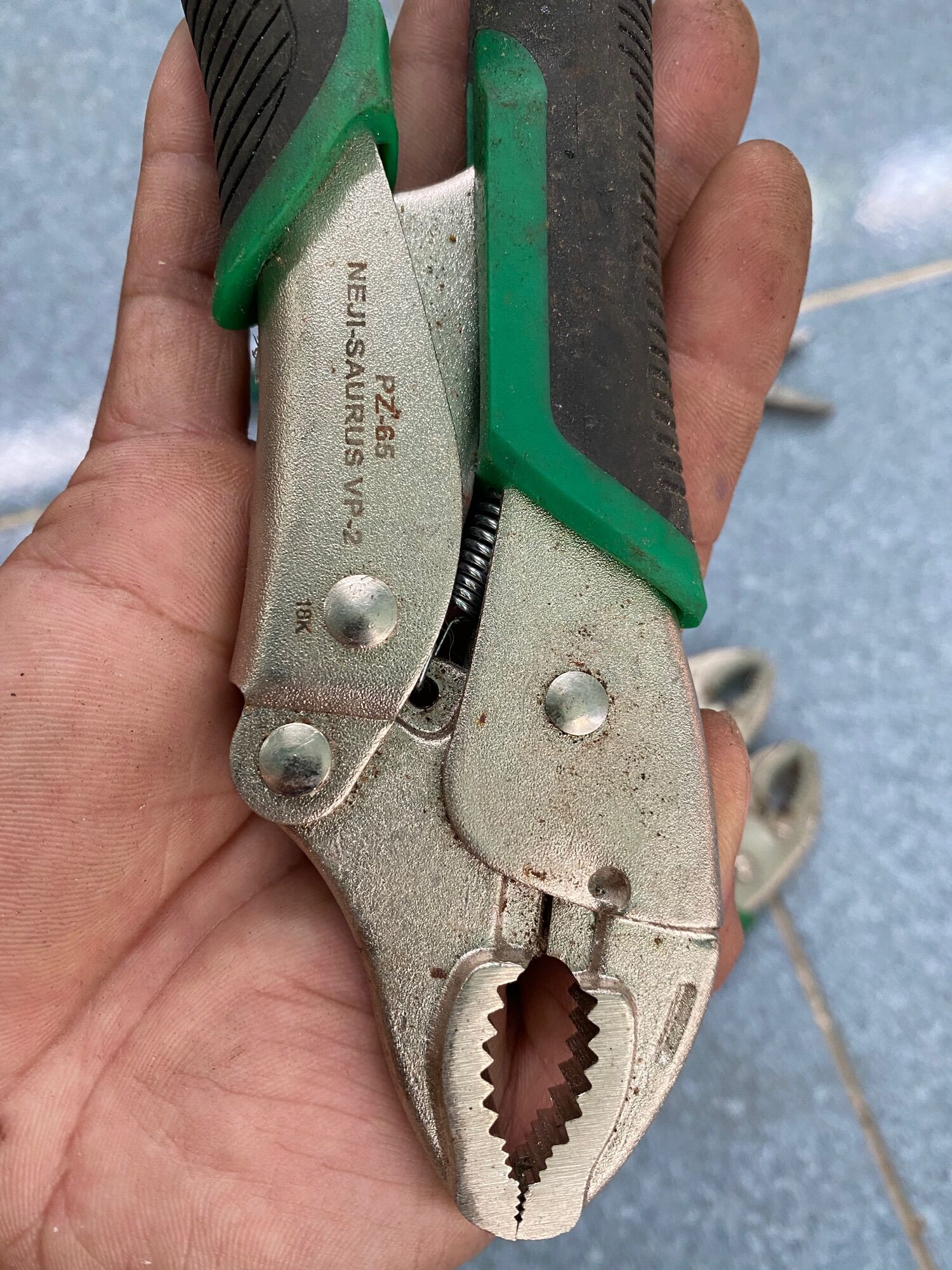Kềm mở ốc hư ENGINEER.