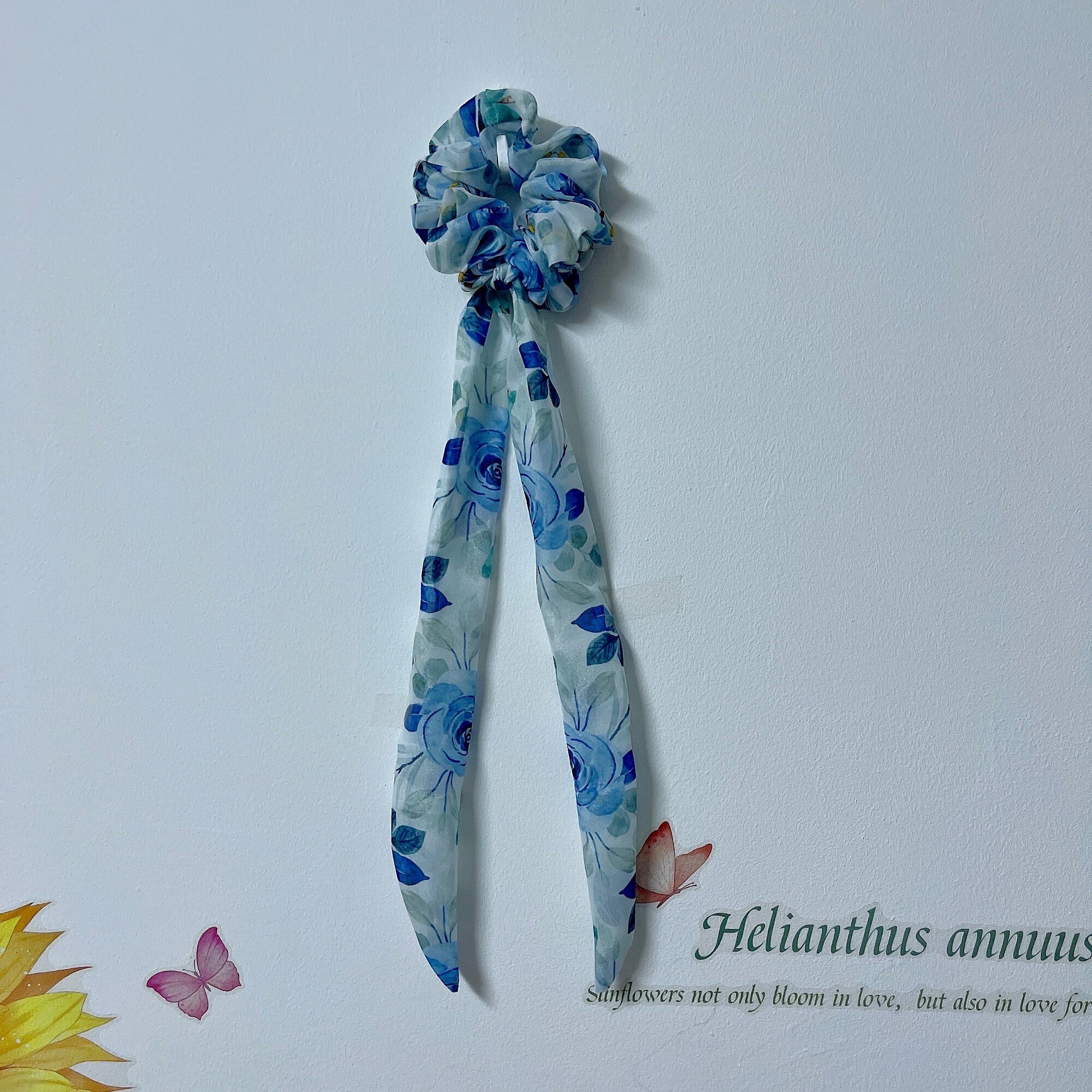 Scrunchies- đồ cột tóc nữ họa tiết hoa Hồng xanh