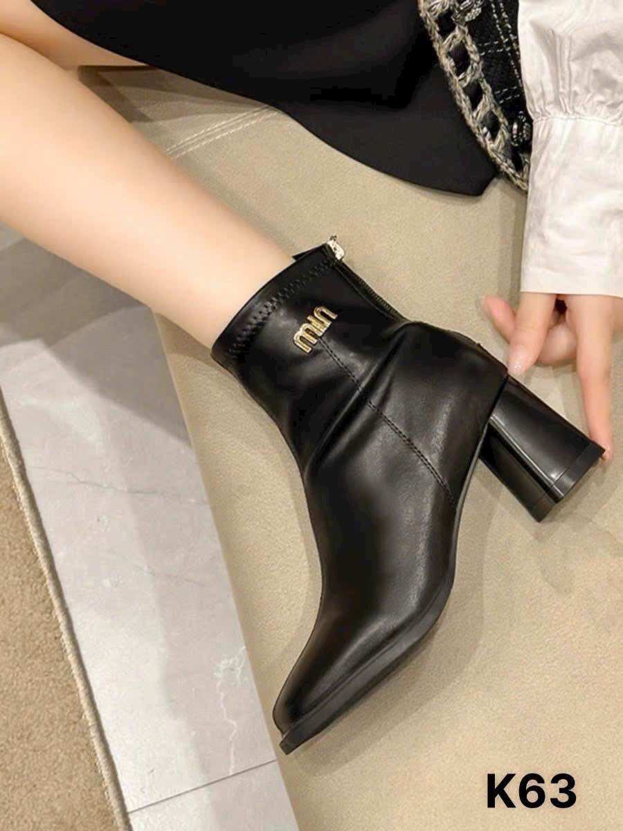 Bốt da lỳ cổ thấp chữ m iu hottrend 2023