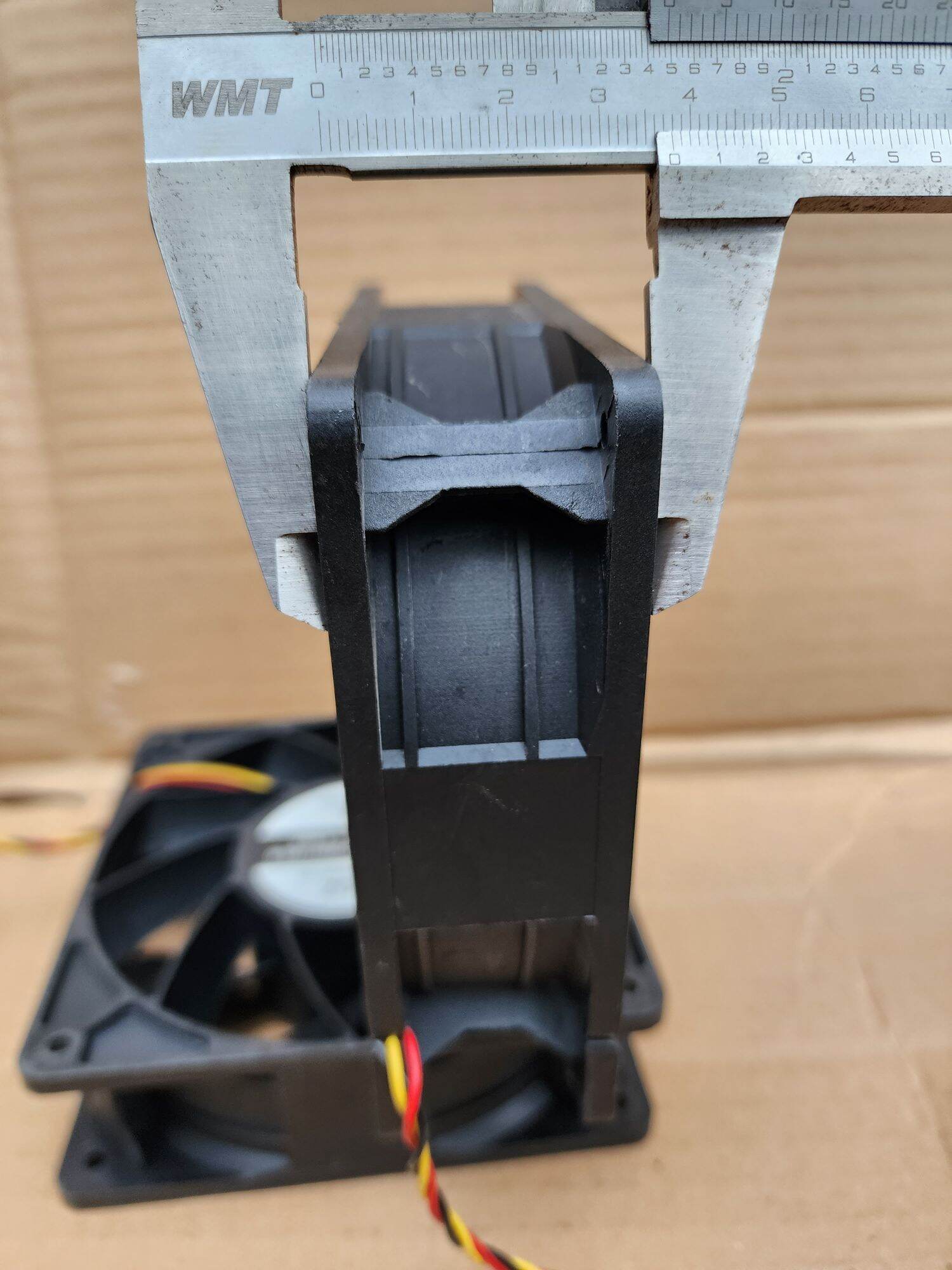 quạt tản nhiệt 12v~12x12x3.8cm~1.6A