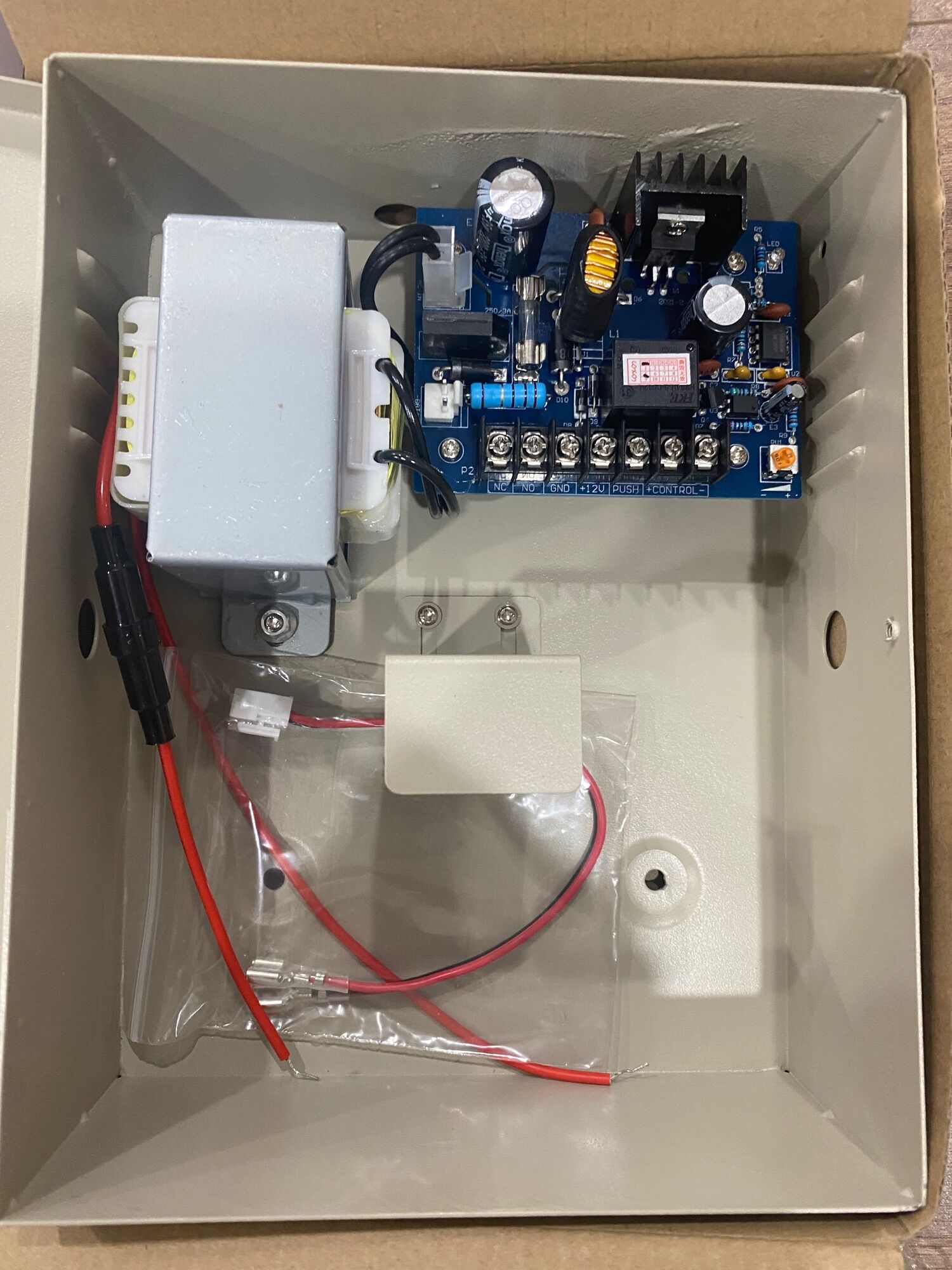 Hệ thống cấp nguồn kiểm soát cửa ra vào 12vdc/5a bộ chuyển đổi nguồn điện ups