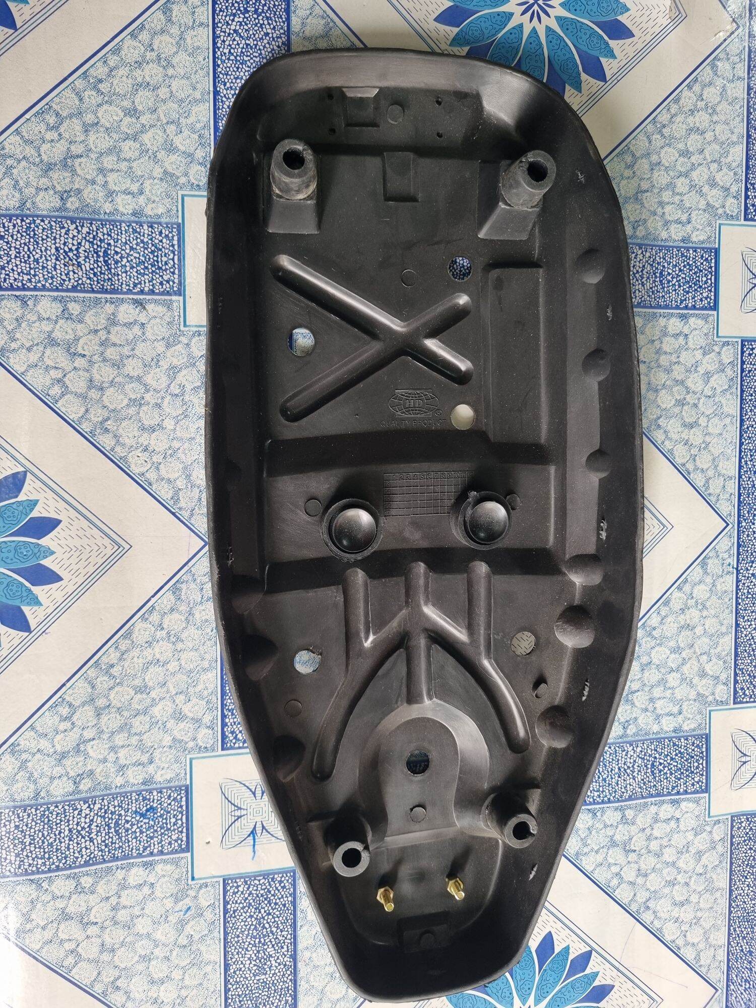 Đế nhựa yên xe chaly 81, chaly 84