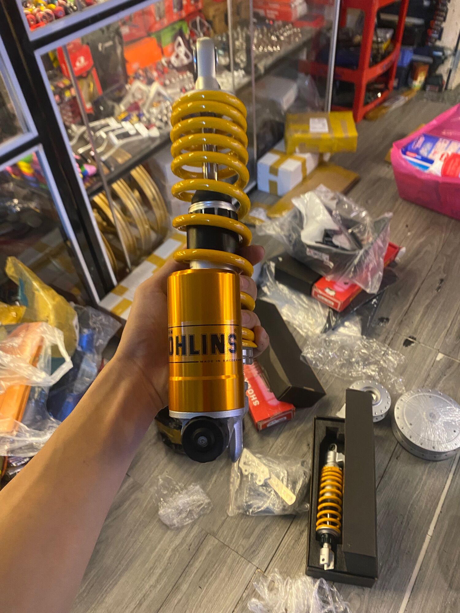 Phuột ohlin bình dầu dưới gắn vario click vision mio