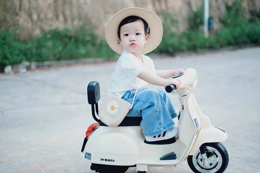 Xe máy điện Vespa vintage cho bé
