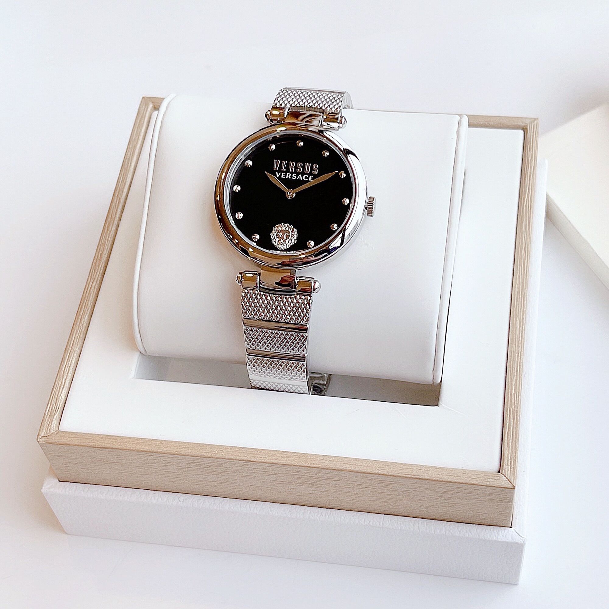 Đồng hồ nữ Versus dây kim loại, size 34mm