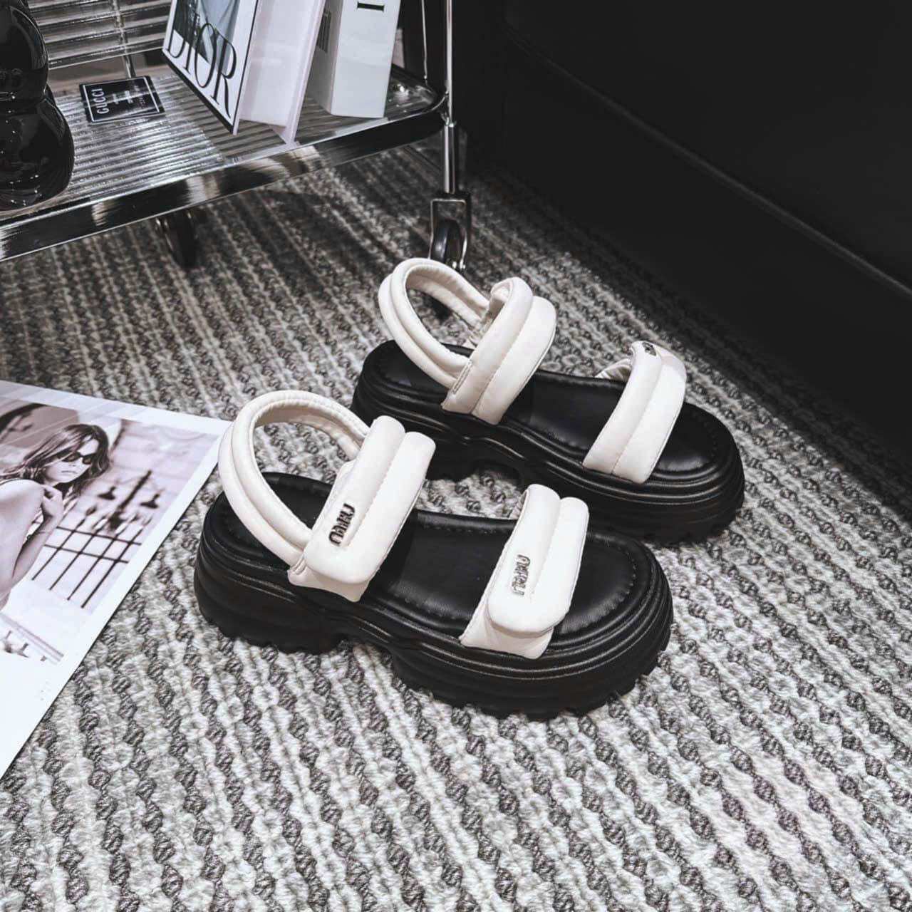 Giày sandal miu quai phồng