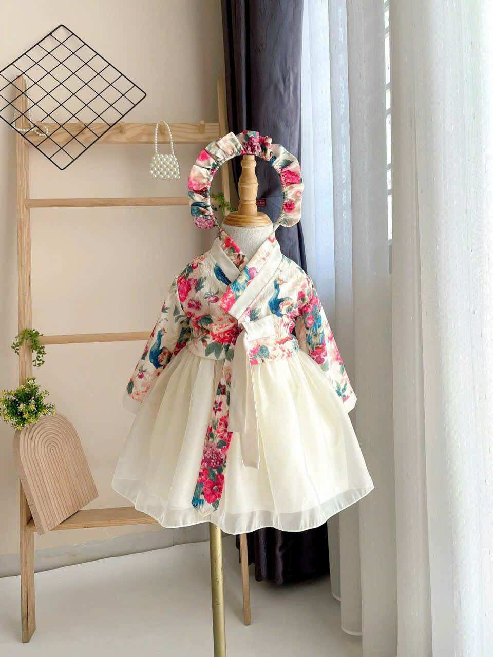 Váy Hanbok Hoa Nhí Đỏ Cho Bé Gái