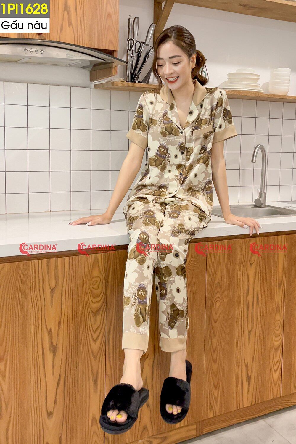 Bộ pijama lụa tay cộc họa tiết cao cấp cardina. chất liệu lụa satin nhật co giãn nhẹ