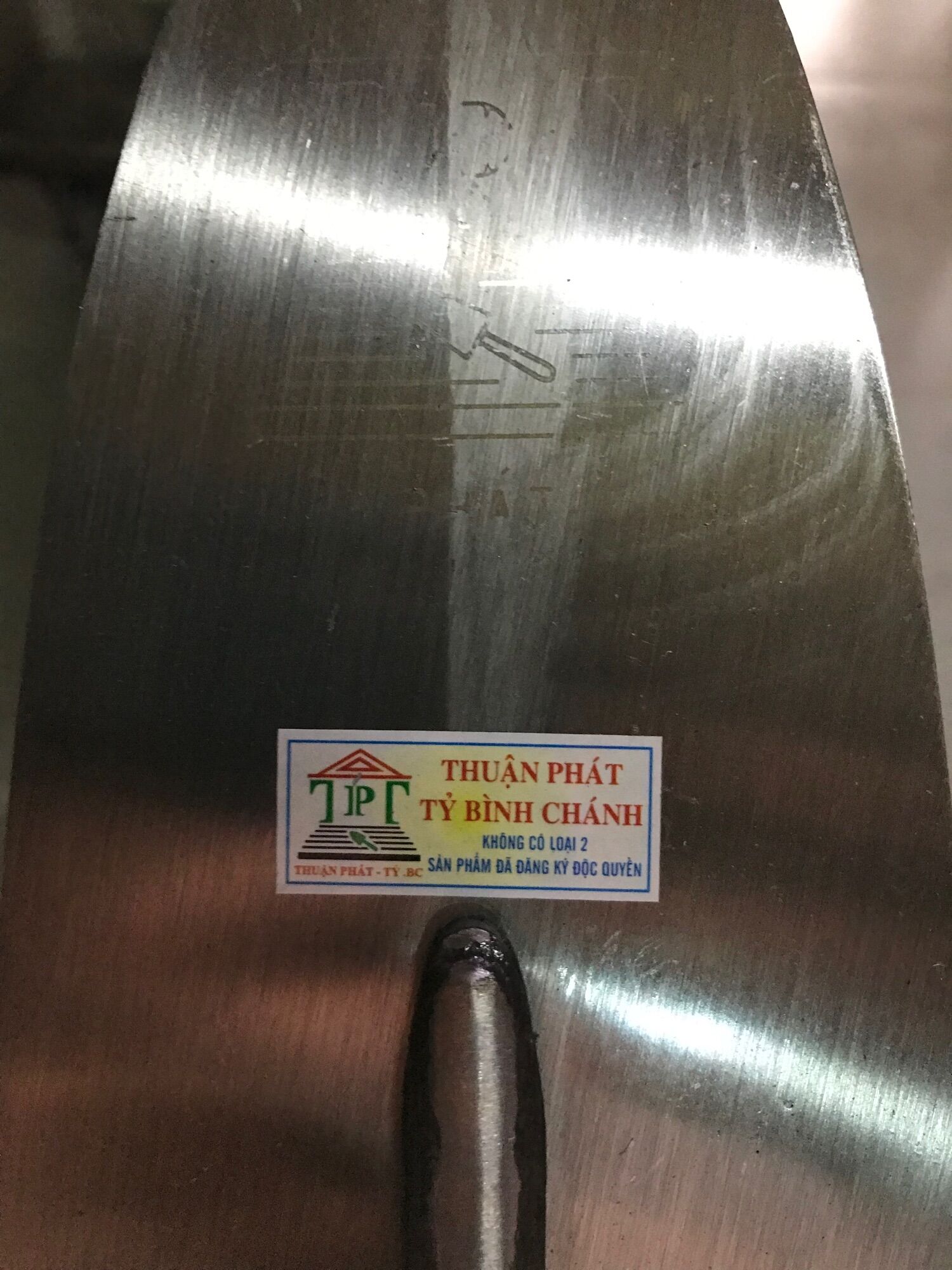 Bay nhọn trắng Bình Chánh