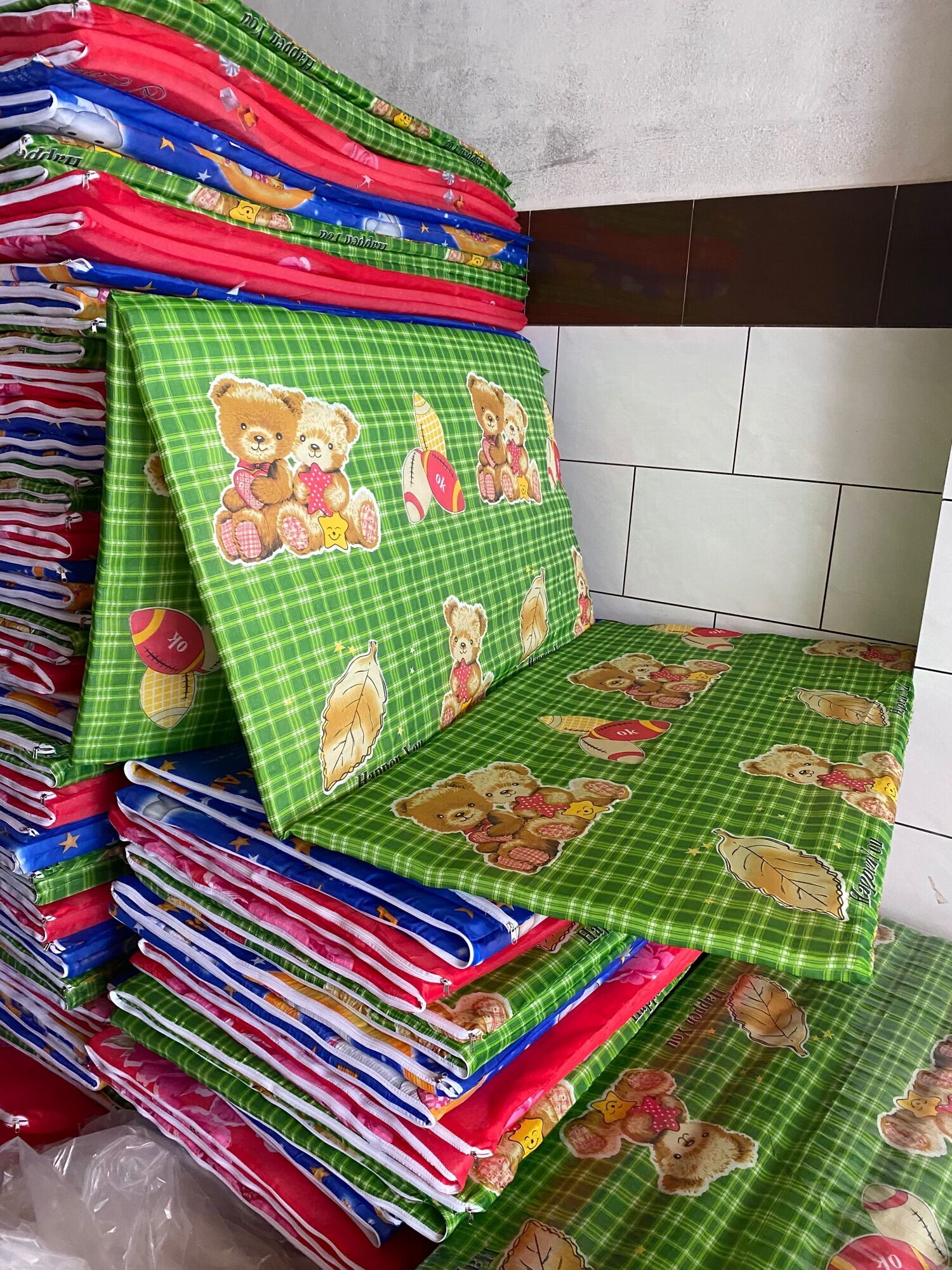 Nệm Xếp gấp 3 dày 2cm( chuyên bỏ sĩ lẽ gia công nệm)chất liệu PE