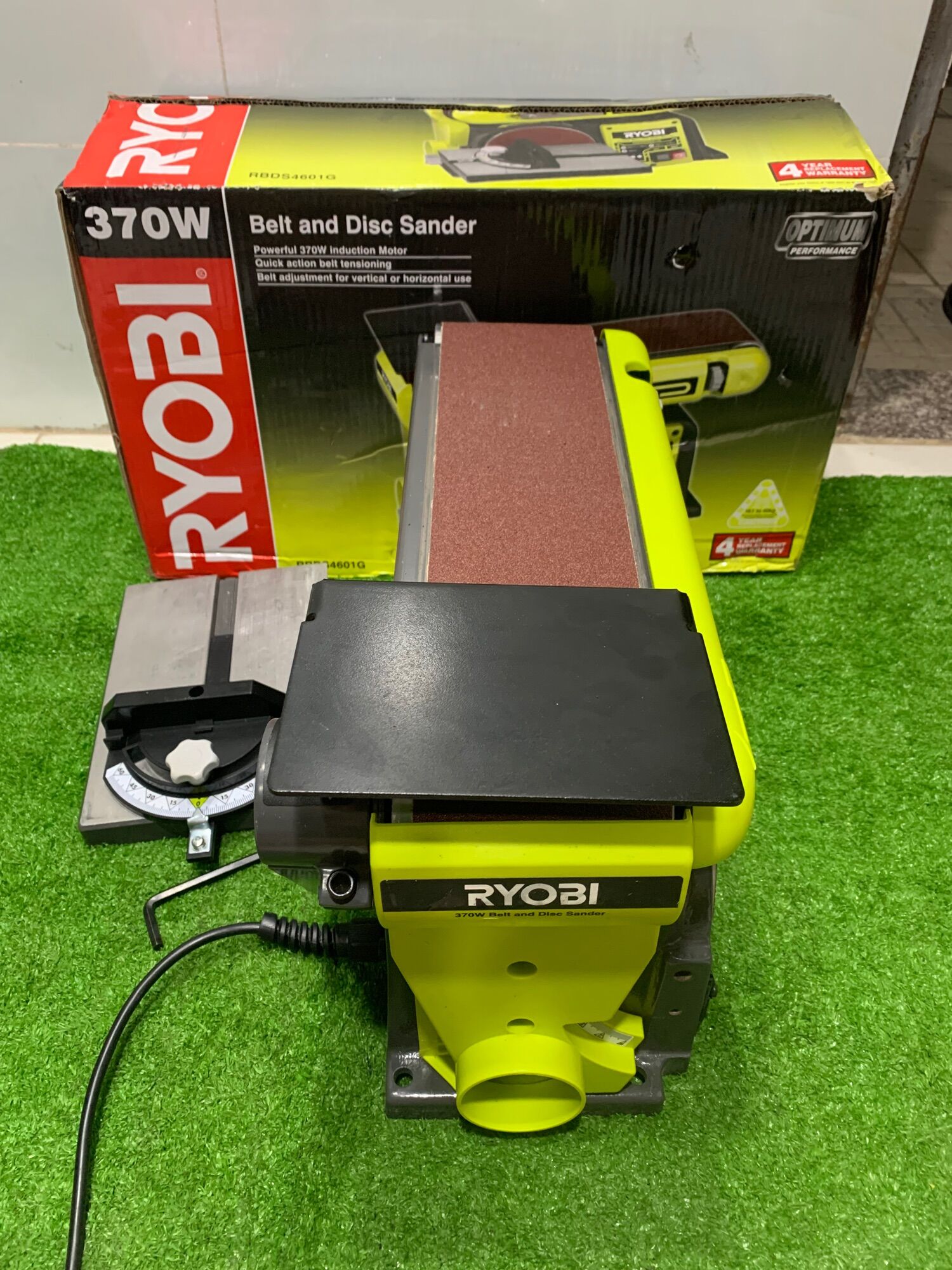Máy Chà Nhám Băng Ryobi