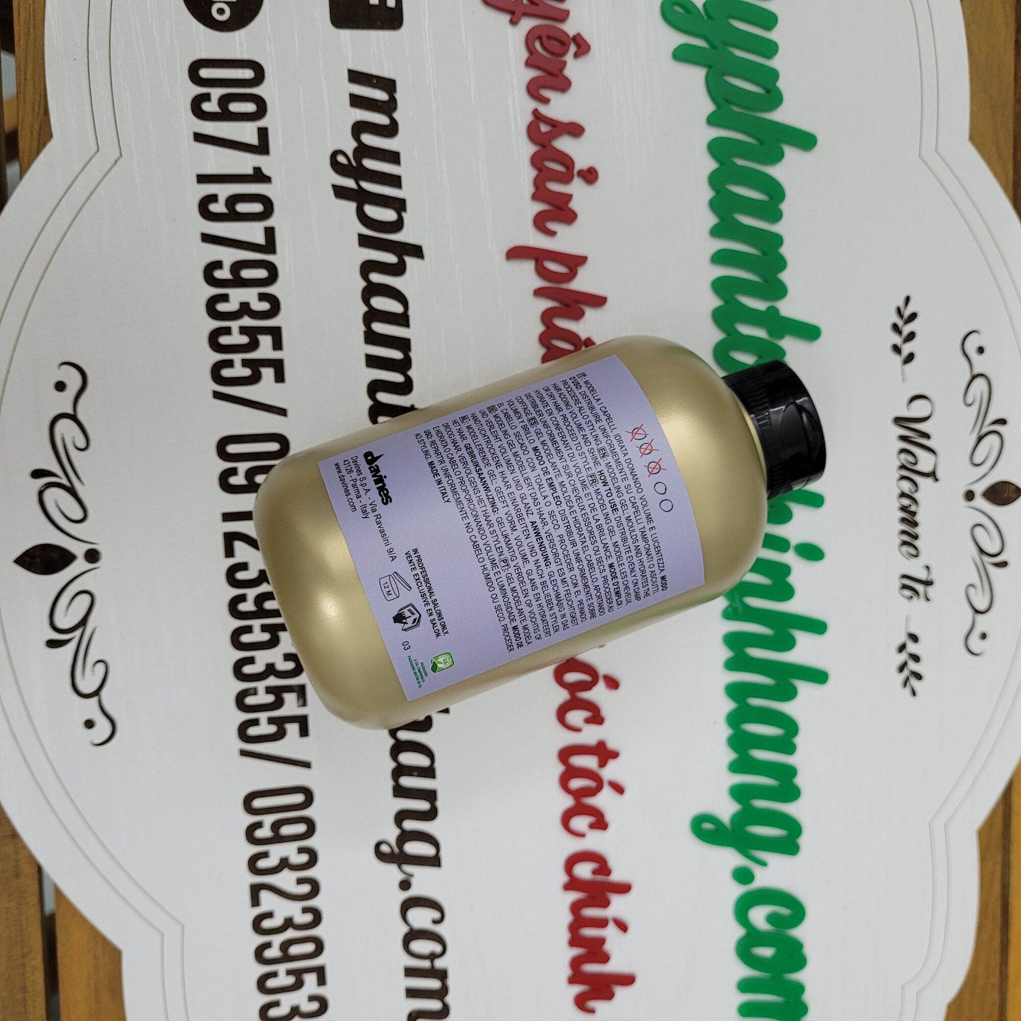 GEL DƯỠNG ẨM GIỮ NẾP TRUNG BÌNH DAVINES MEDIUM HOLD 250ML