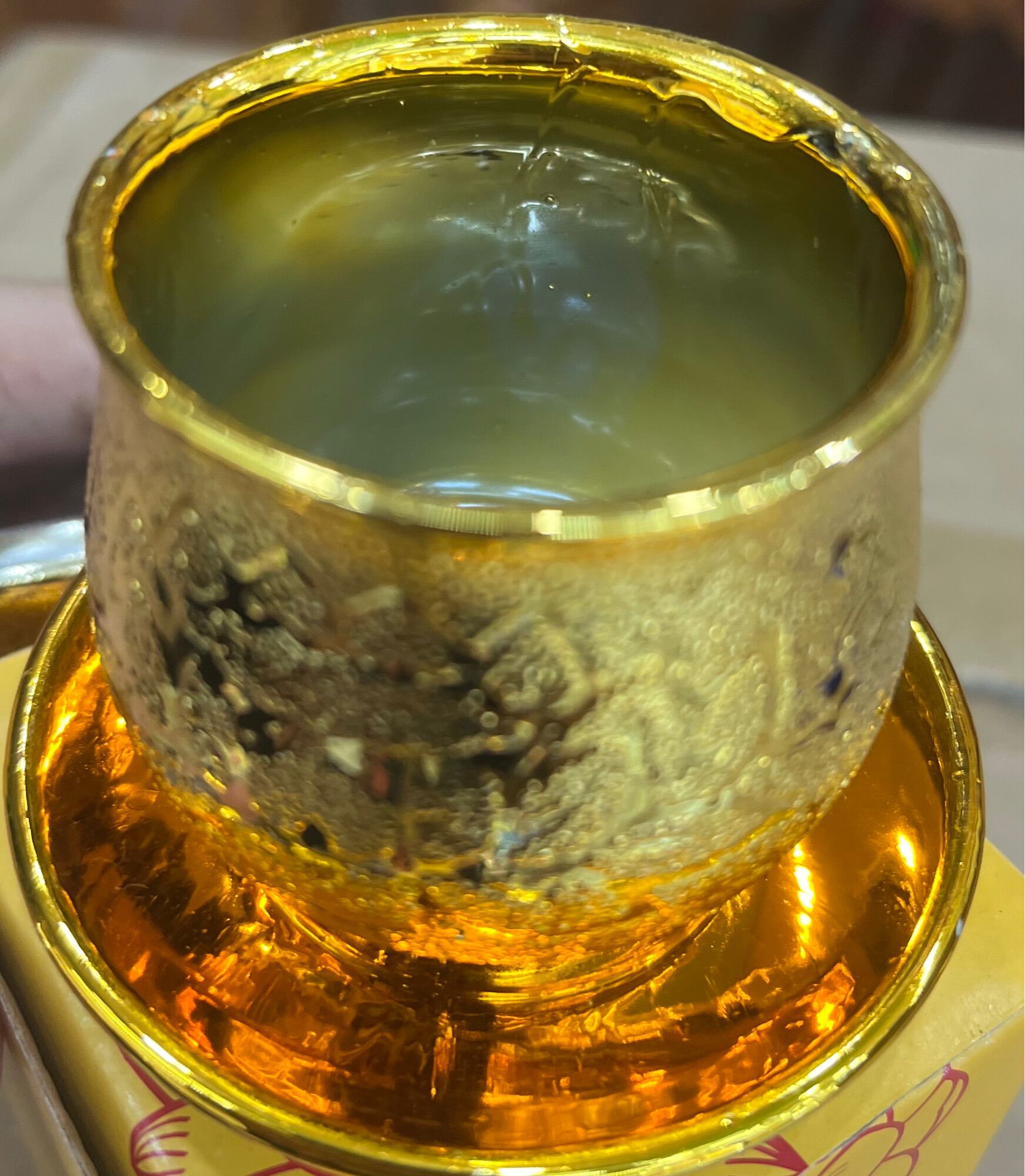 Chung có nắp kim sa , bi kim sa
