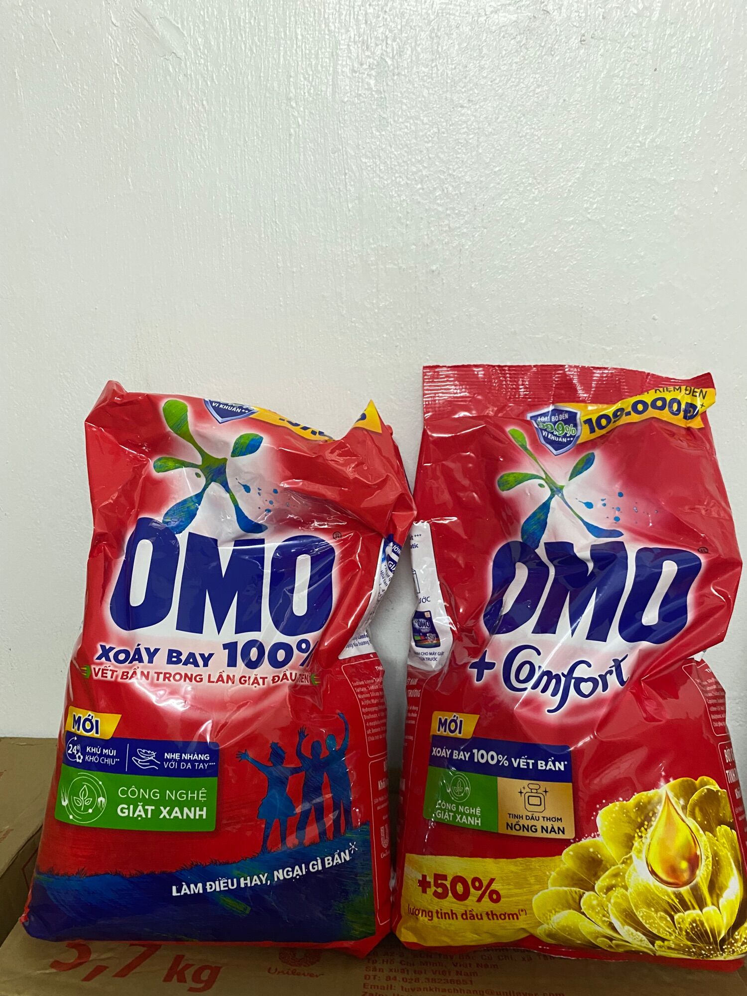 Bột giặt tay OMO 5.7kg mẫu mới và hương comfor 5.3kg