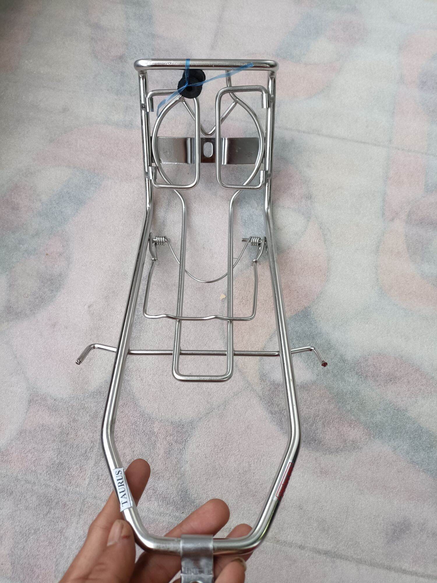 Baga giữa xe Taurus inox 10li