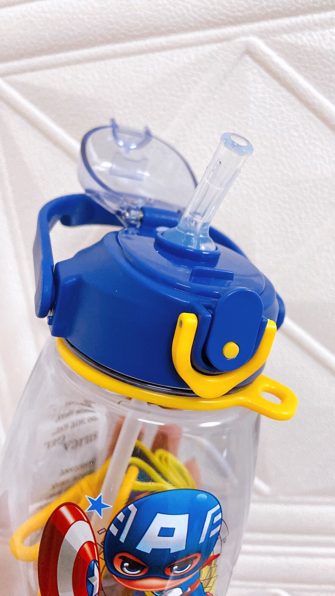 BÌNH NƯỚC SIÊU NHÂN NHỆN , CAPTIAN 650ml CÓ ỐNG HÚT