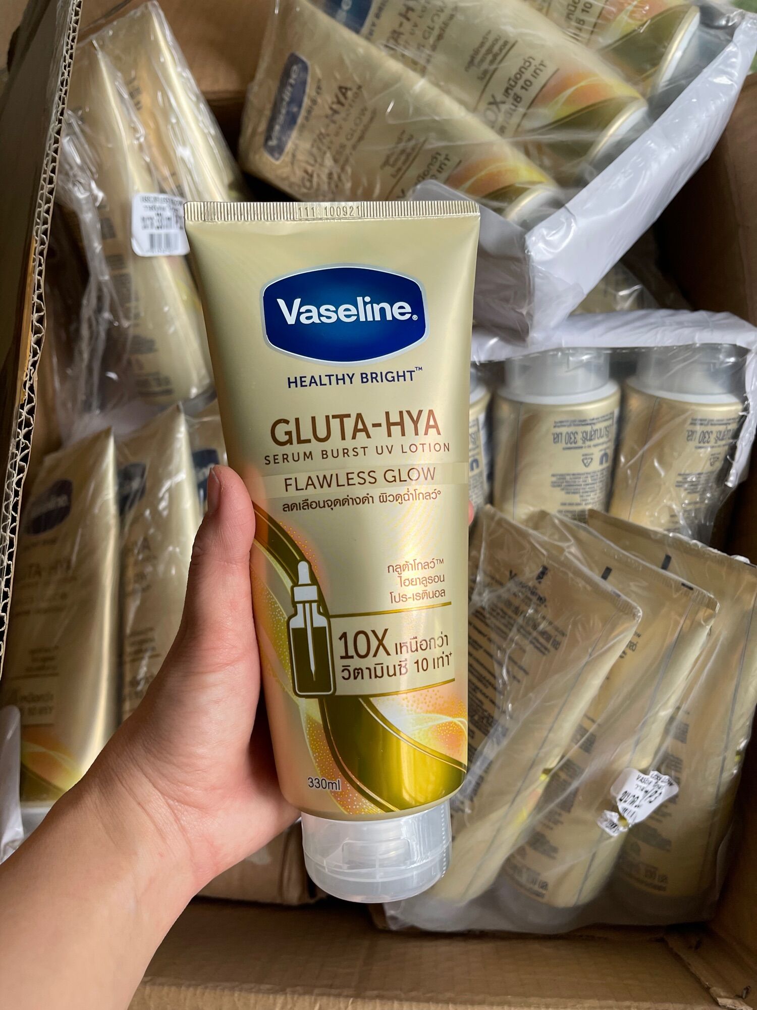 Sữa dưỡng thể [ ban ngày]Vaseline Healthy Bright Gluta-Hya Serum Burst