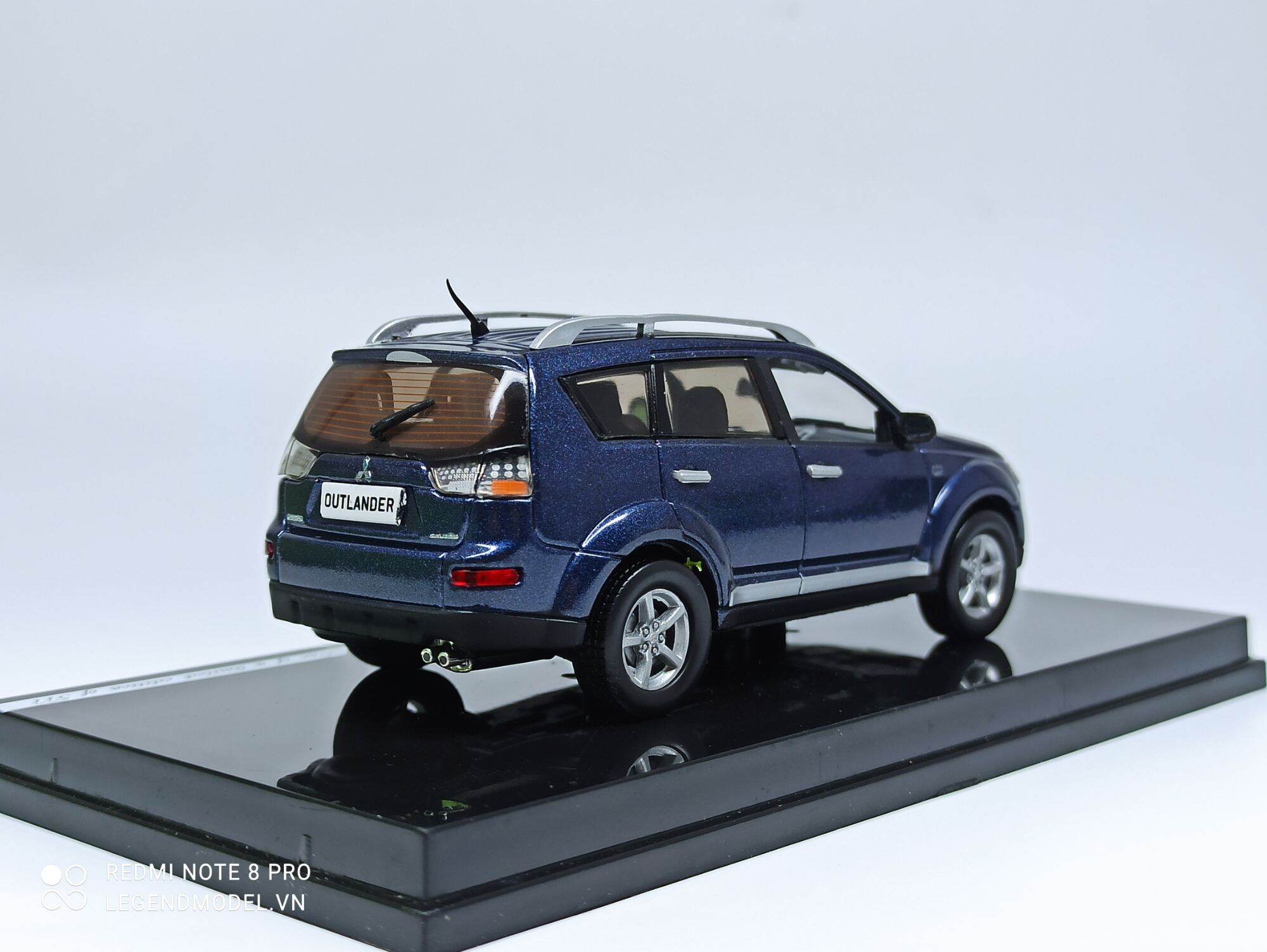 Mô hình xe Mitsubishi Outlander