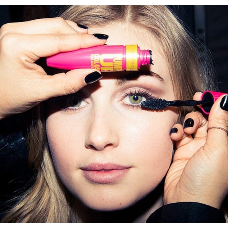 Mascara Maybelline Pumped Up Colossal màu hồng